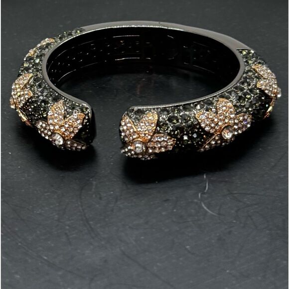 High End Department Store Designer Kissable Hinged Cuff Bracelet with Pave Cz - Picture 10 of 16